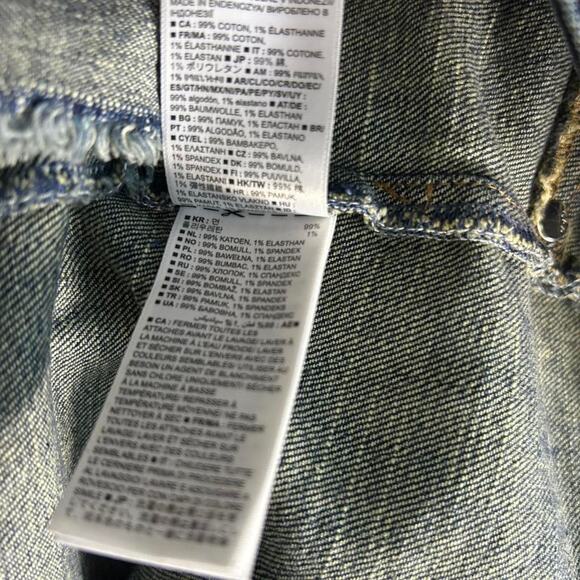 Gap dark wash maternity denim shorts with frayed hem and side panels 8 - Picture 7 of 8